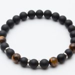 Βραχιόλι λefkό ατσάλι με πέτρες μαύρου Αχάτη και μάτι της τίγρης
