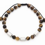 Βραχιόλι λefkό μακραμέ με πέτρες μάτι της τίγρης και ατσάλινες λεπτομέρειες