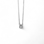 Κολιέ Veloria white τετράγωνη ροζέτα από ασήμι 925°